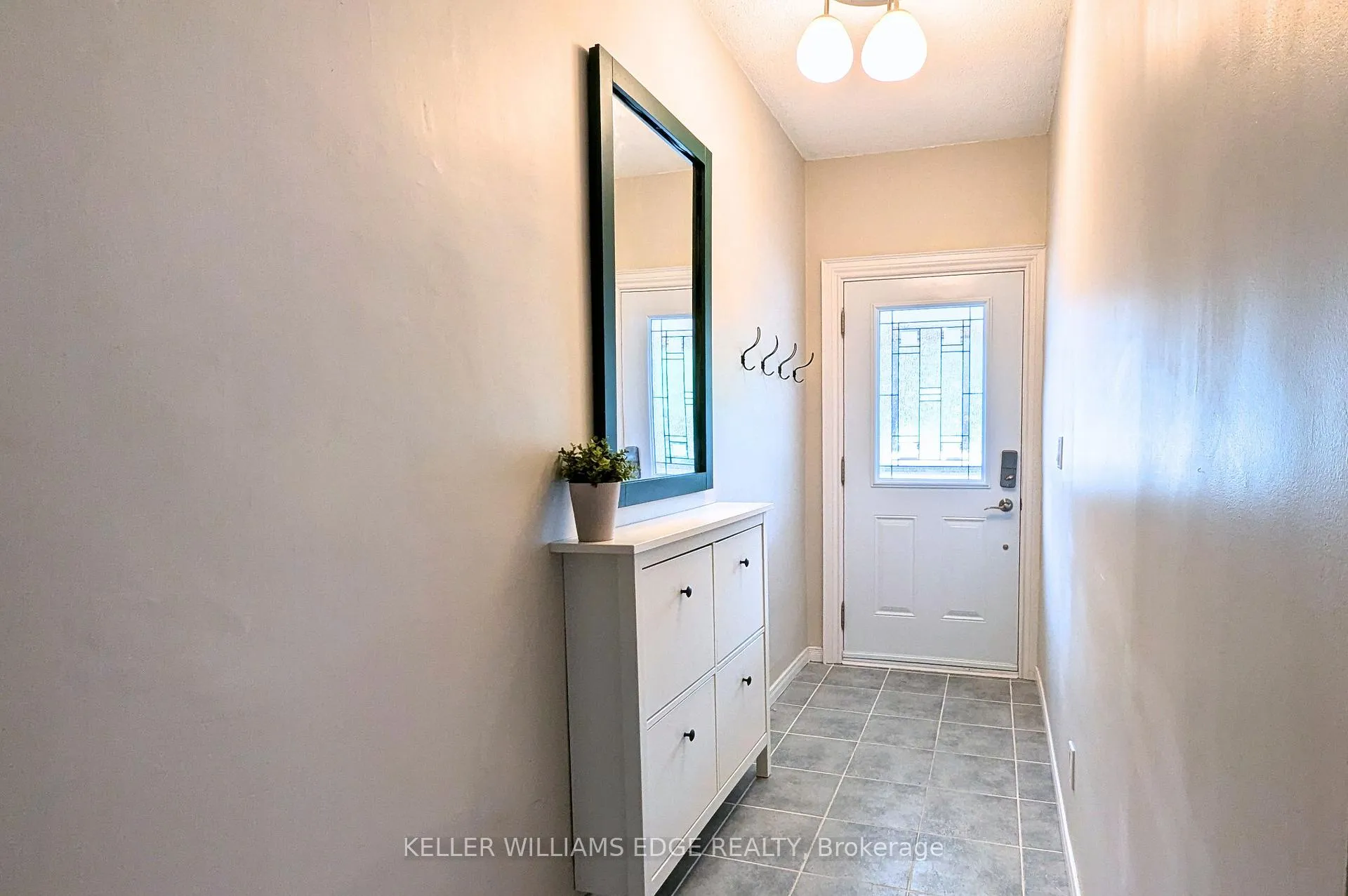 Photo 3 of 209 Glendale Avenue N, Hamilton, Crown Point — HOMEH