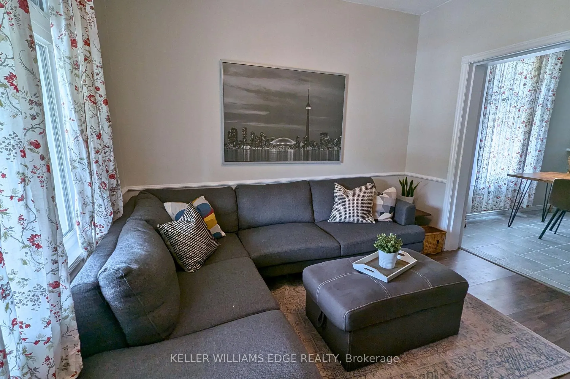 Photo 6 of 209 Glendale Avenue N, Hamilton, Crown Point — HOMEH