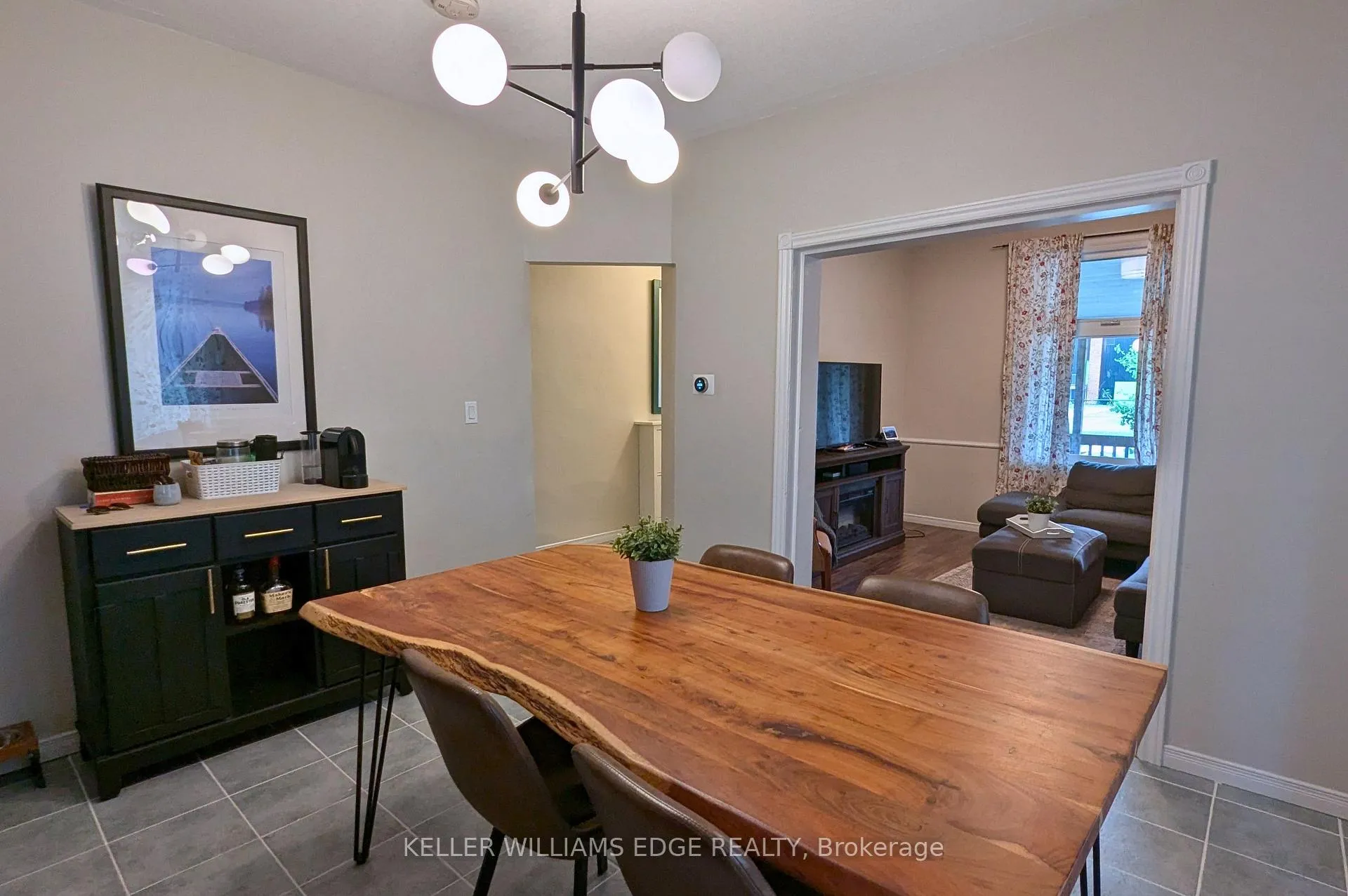 Photo 7 of 209 Glendale Avenue N, Hamilton, Crown Point — HOMEH