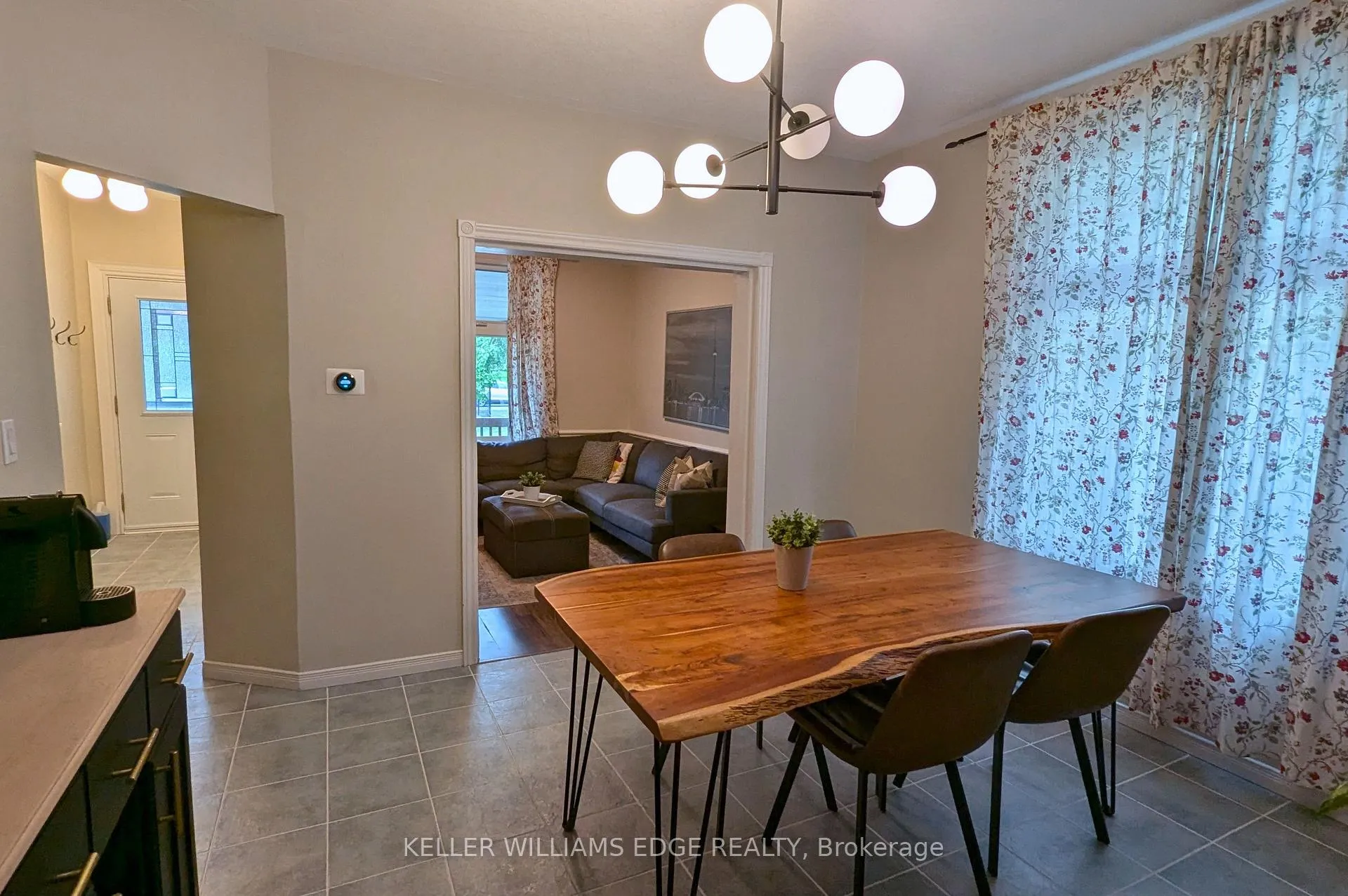 Photo 8 of 209 Glendale Avenue N, Hamilton, Crown Point — HOMEH