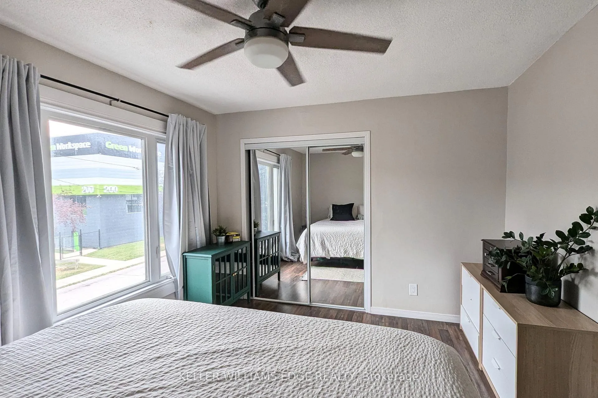 Photo 17 of 209 Glendale Avenue N, Hamilton, Crown Point — HOMEH