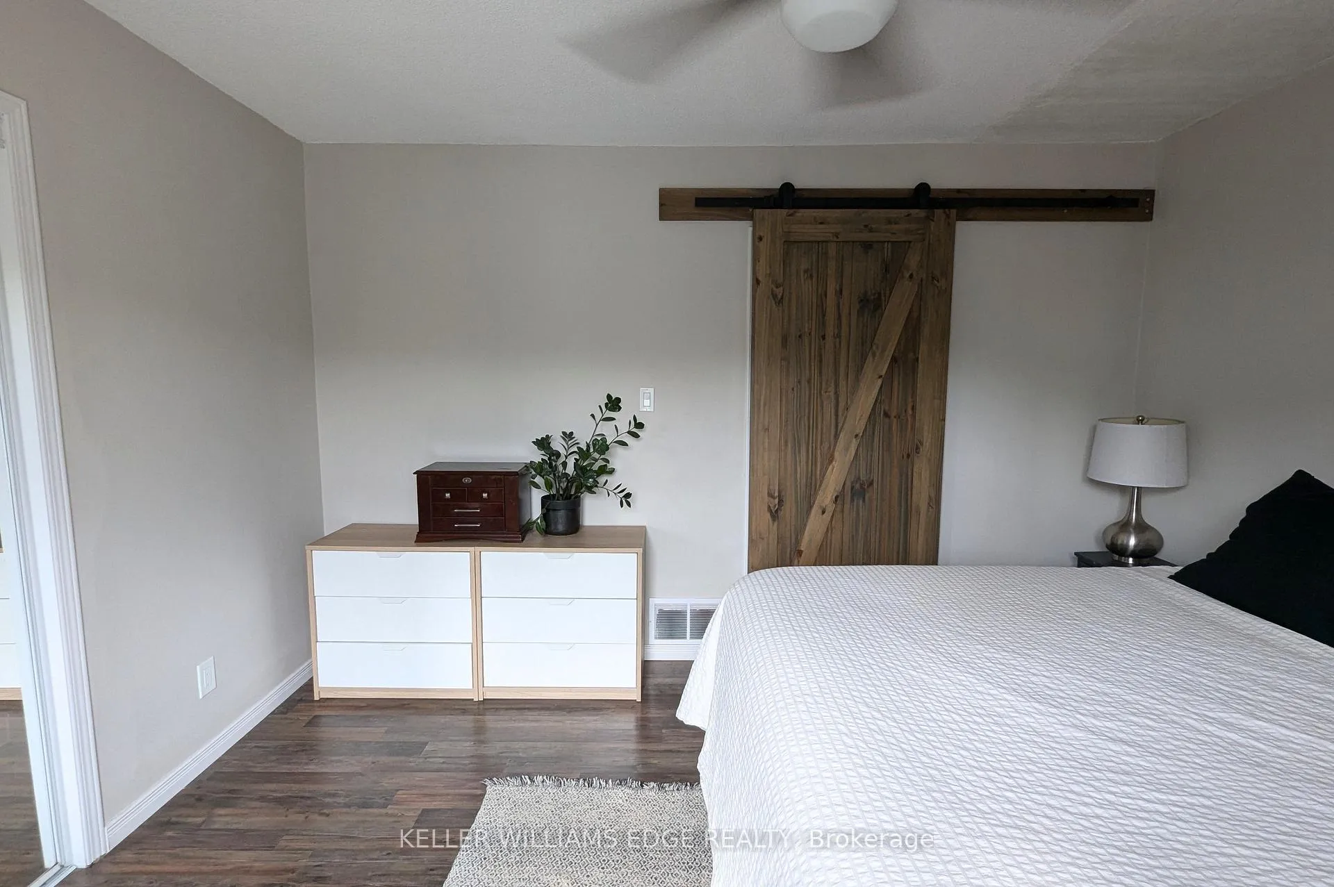 Photo 18 of 209 Glendale Avenue N, Hamilton, Crown Point — HOMEH
