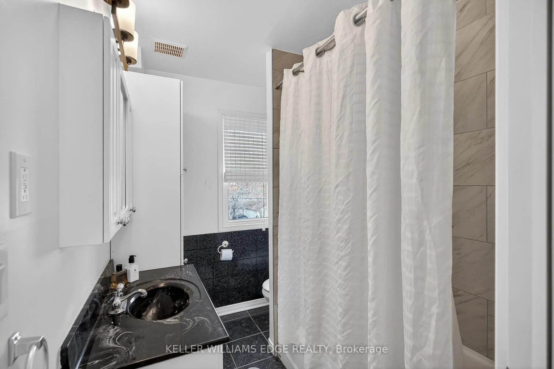 Photo 23 of 209 Glendale Avenue N, Hamilton, Crown Point — HOMEH