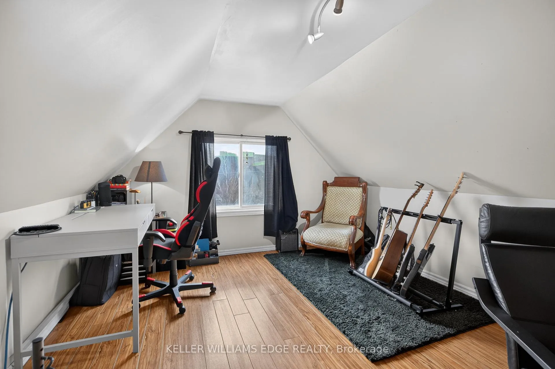 Photo 24 of 209 Glendale Avenue N, Hamilton, Crown Point — HOMEH