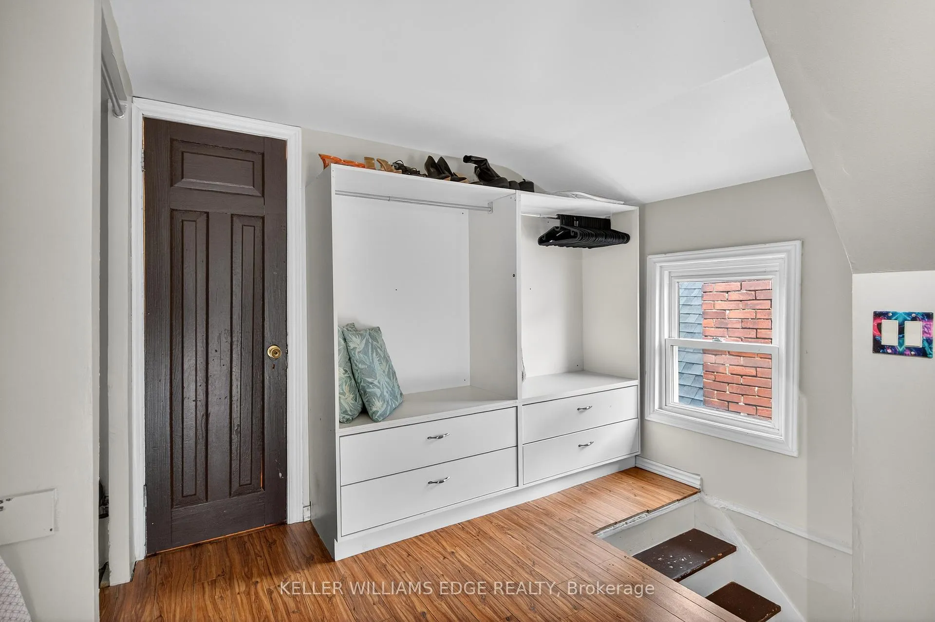 Photo 26 of 209 Glendale Avenue N, Hamilton, Crown Point — HOMEH