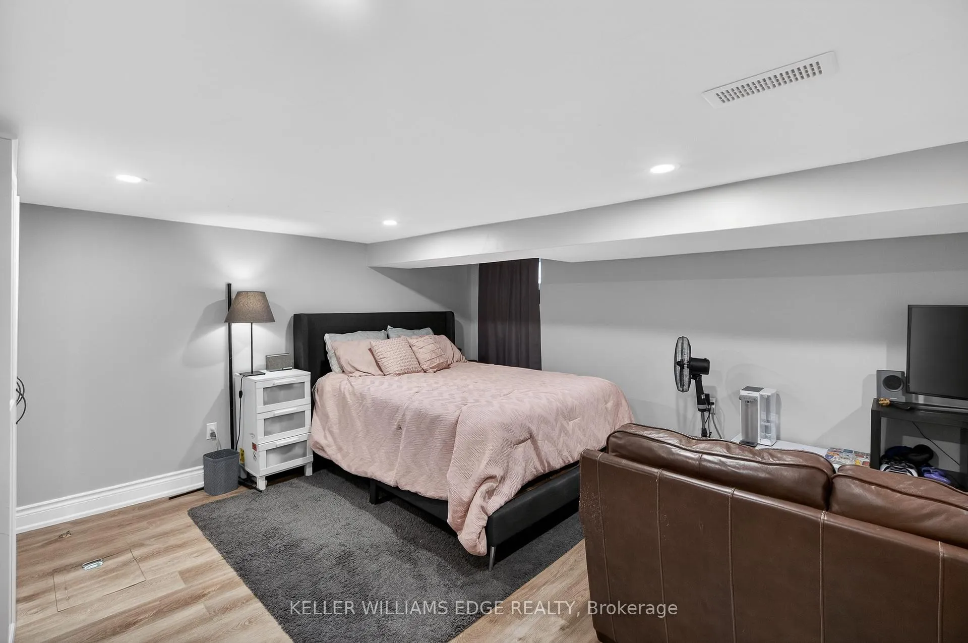 Photo 28 of 209 Glendale Avenue N, Hamilton, Crown Point — HOMEH