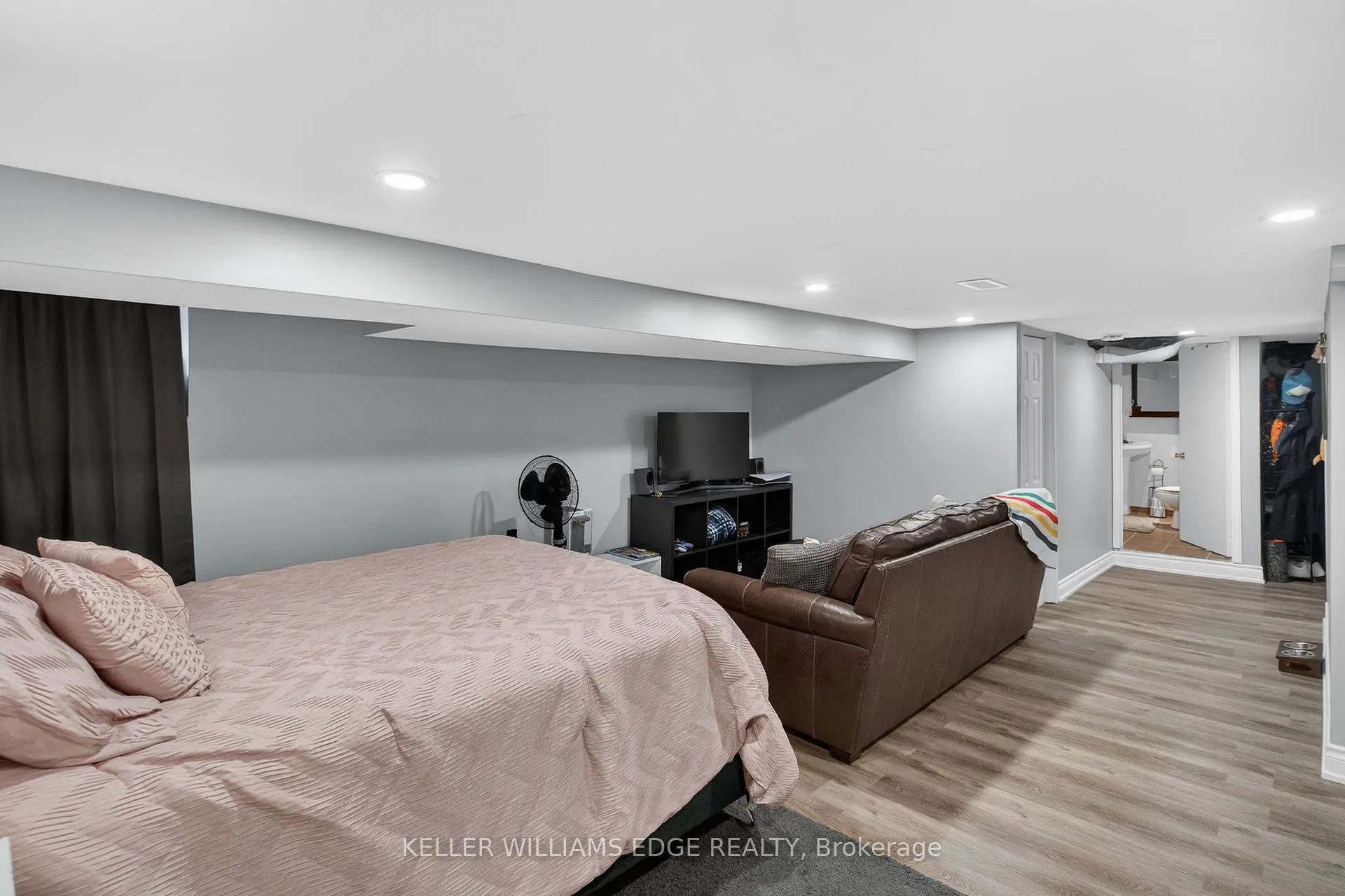 Photo 29 of 209 Glendale Avenue N, Hamilton, Crown Point — HOMEH