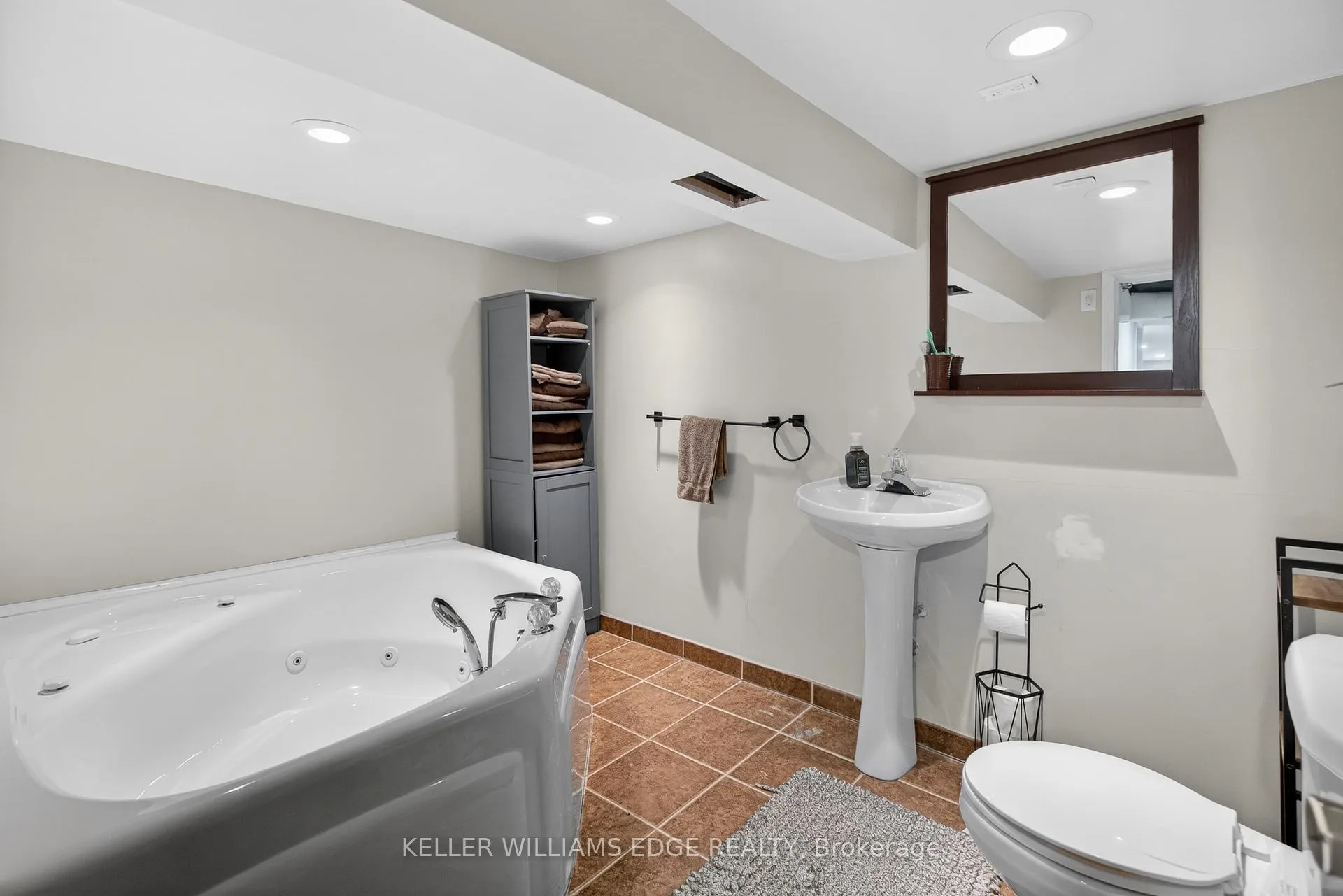 Photo 30 of 209 Glendale Avenue N, Hamilton, Crown Point — HOMEH