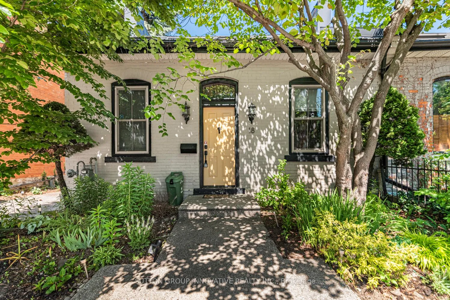 Photo 2 of 18 Pearl Street S, Hamilton, Strathcona — HOMEH
