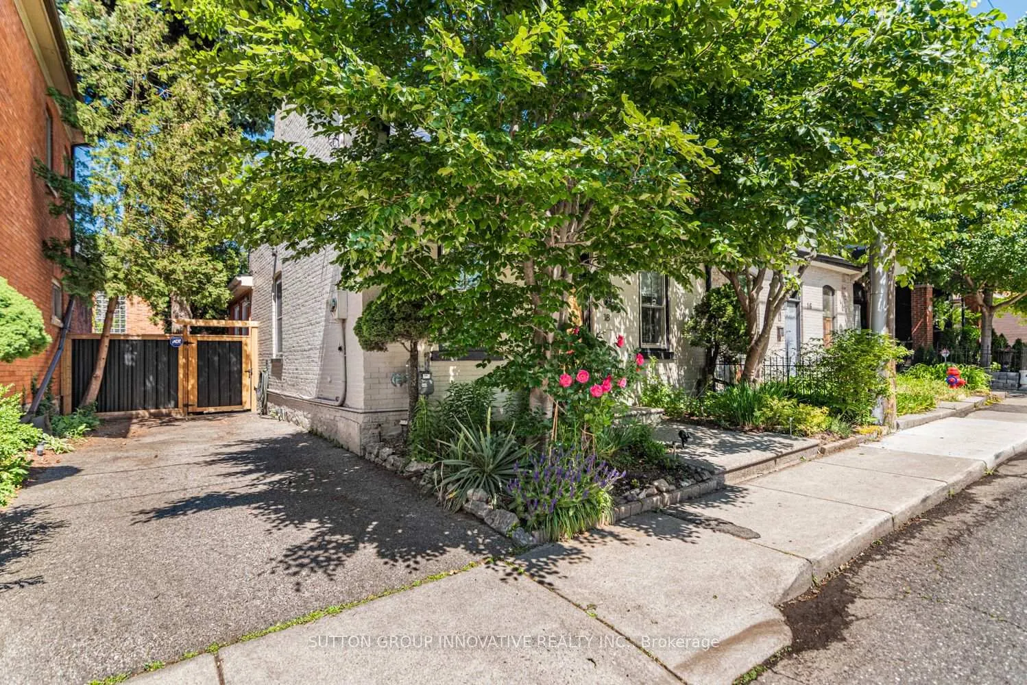 Photo 3 of 18 Pearl Street S, Hamilton, Strathcona — HOMEH