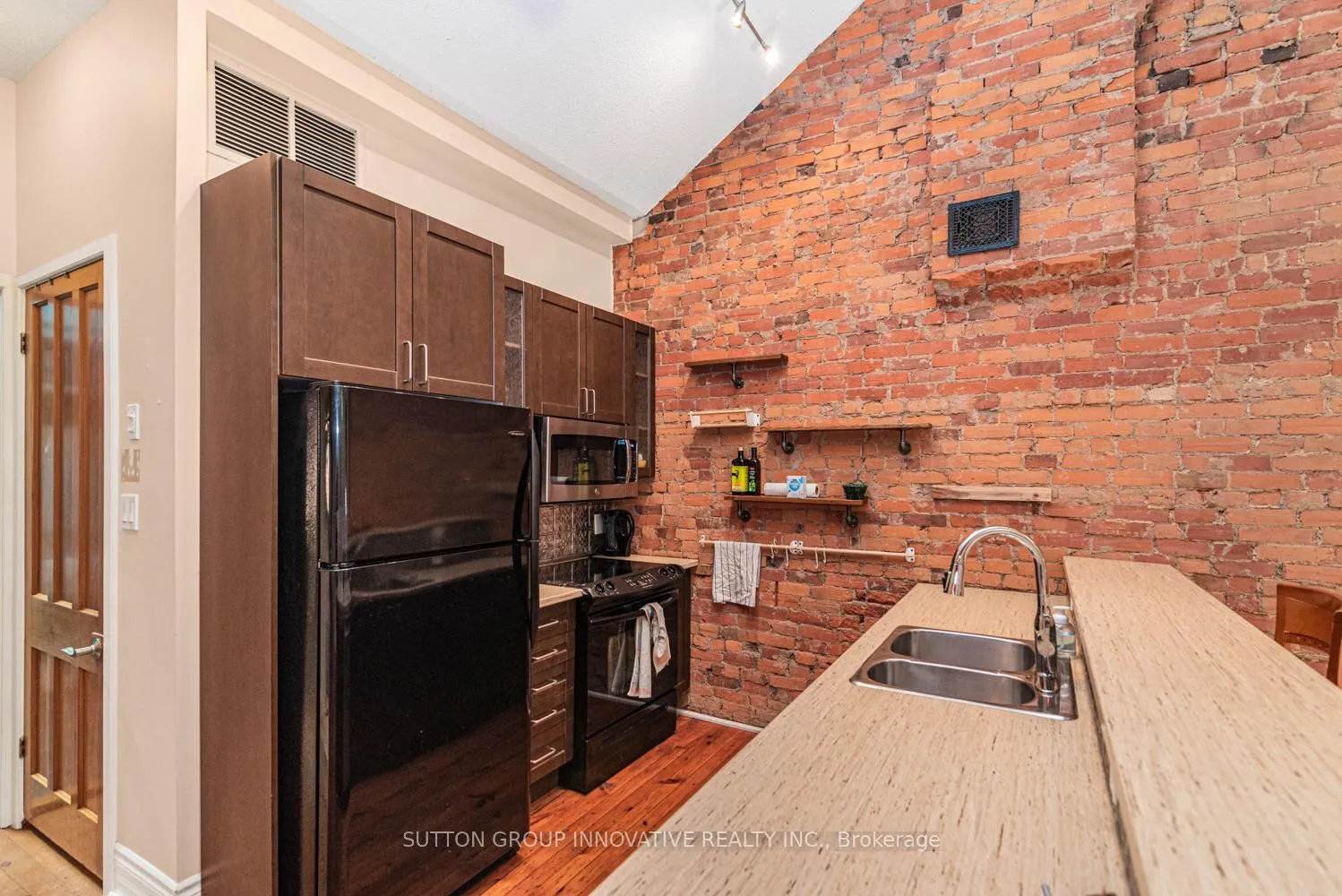 Photo 9 of 18 Pearl Street S, Hamilton, Strathcona — HOMEH