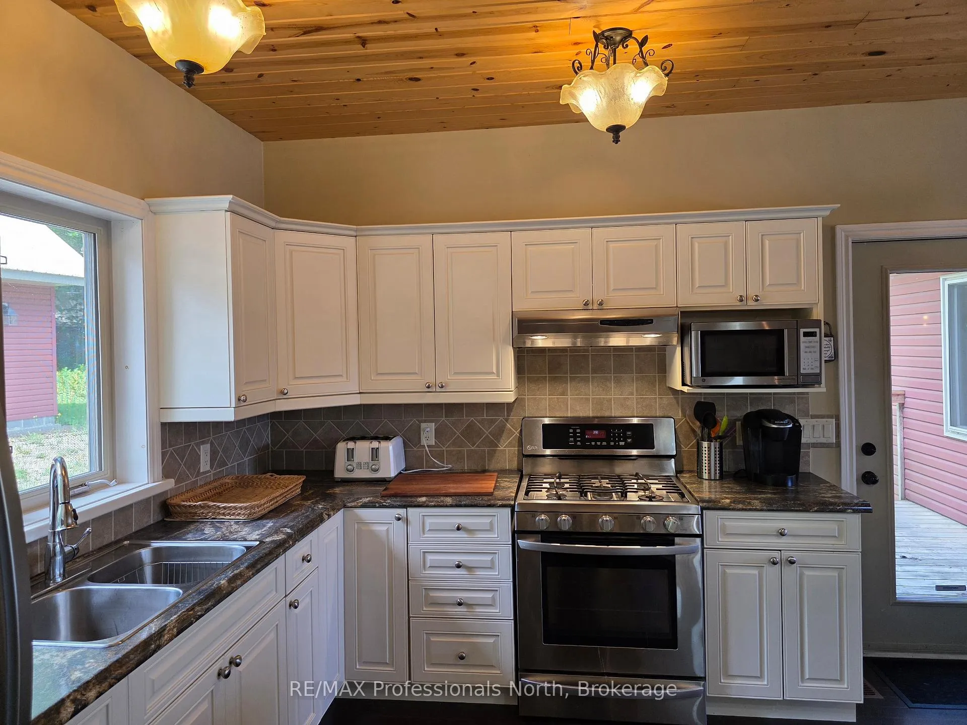 Photo 10 of 98 Lynx Drive, Kearney — HOMEH