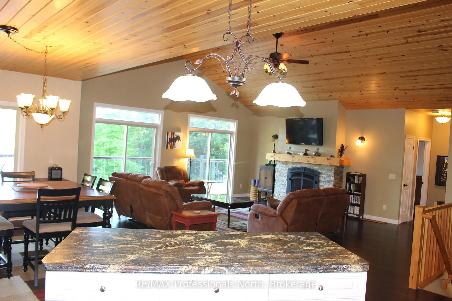 Photo 12 of 98 Lynx Drive, Kearney — HOMEH