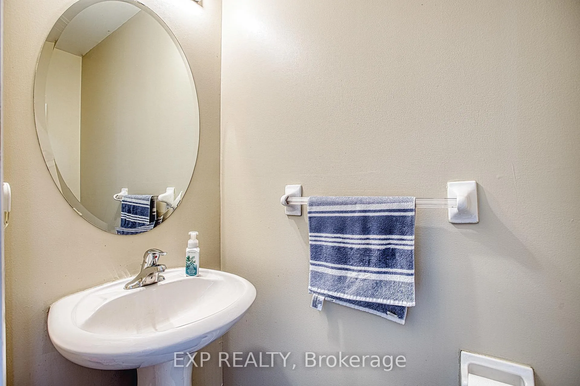 Photo 7 of 206 Springstead Avenue, Hamilton, Winona Park — HOMEH