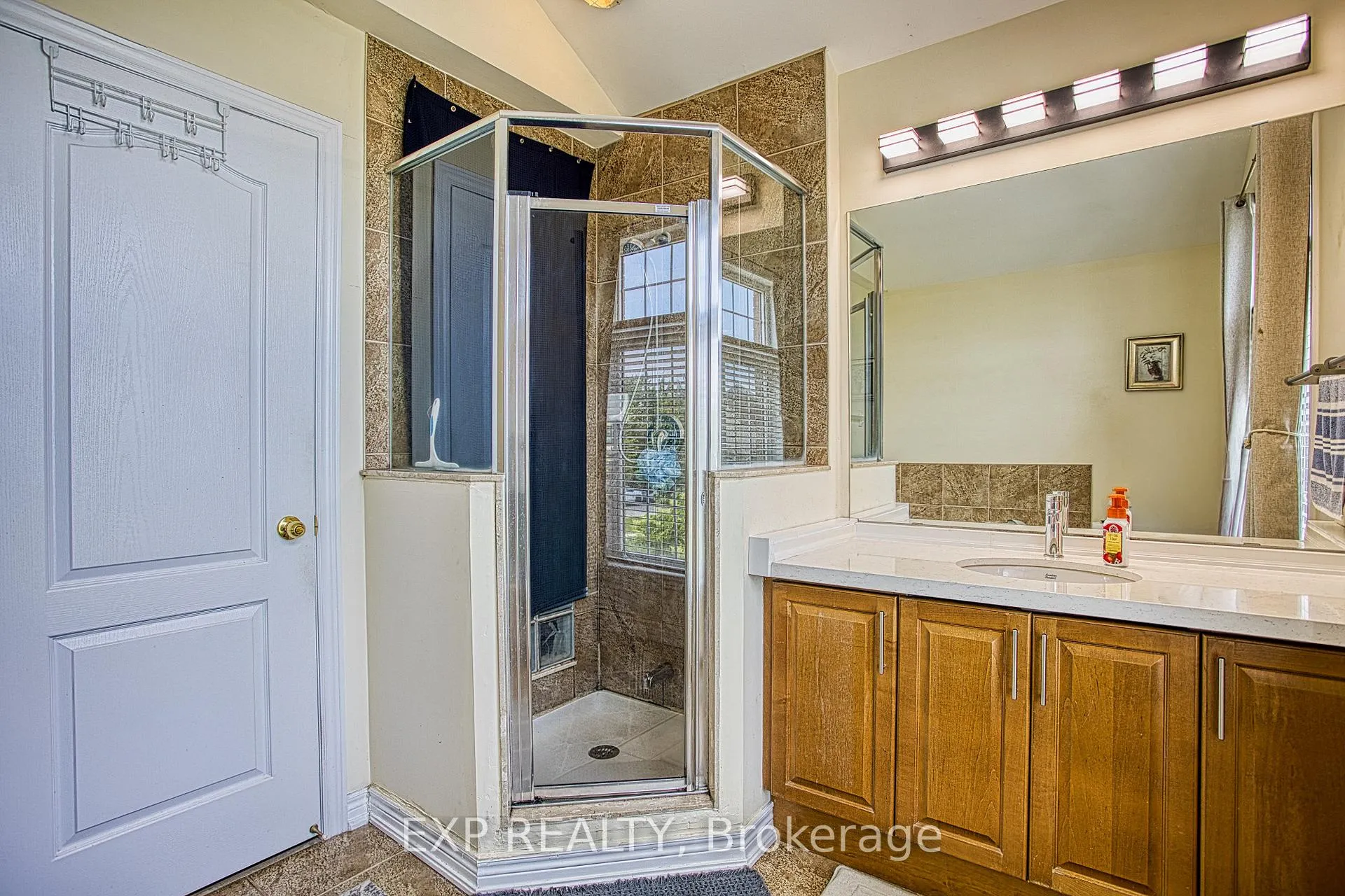 Photo 21 of 206 Springstead Avenue, Hamilton, Winona Park — HOMEH