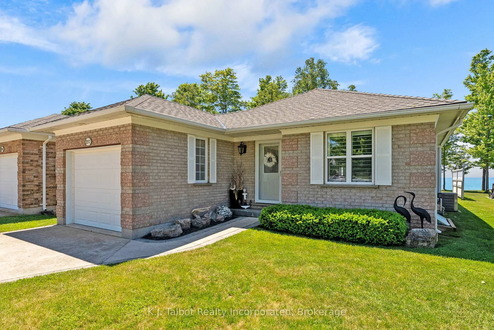 Photo 1 of 297 Bethune Crescent, Goderich, Goderich (Town) — HOMEH