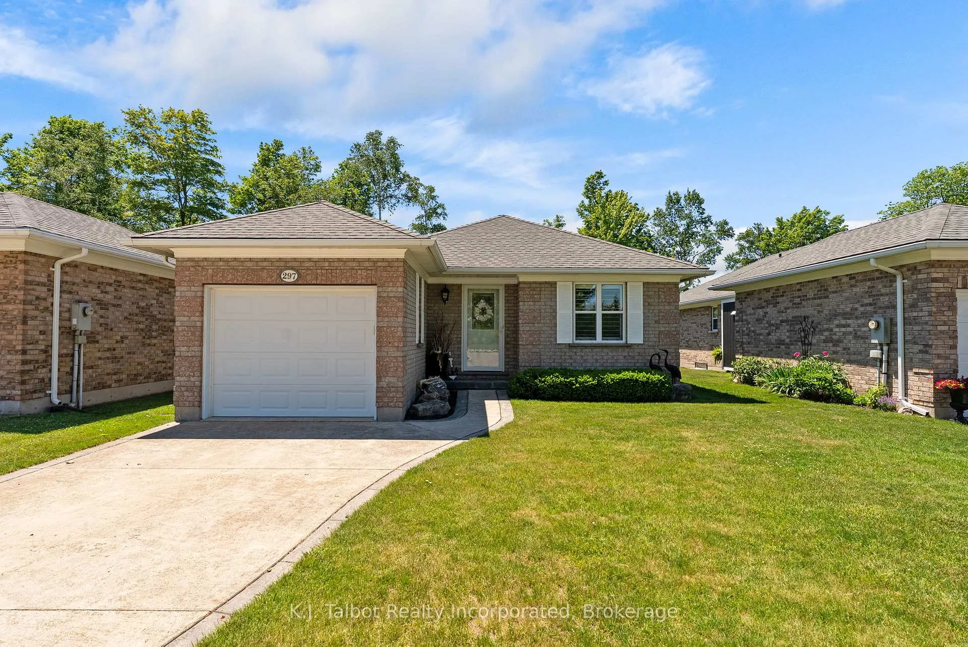 Photo 2 of 297 Bethune Crescent, Goderich, Goderich (Town) — HOMEH