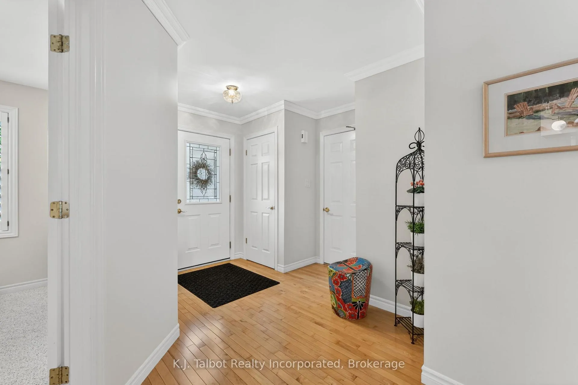 Photo 3 of 297 Bethune Crescent, Goderich, Goderich (Town) — HOMEH