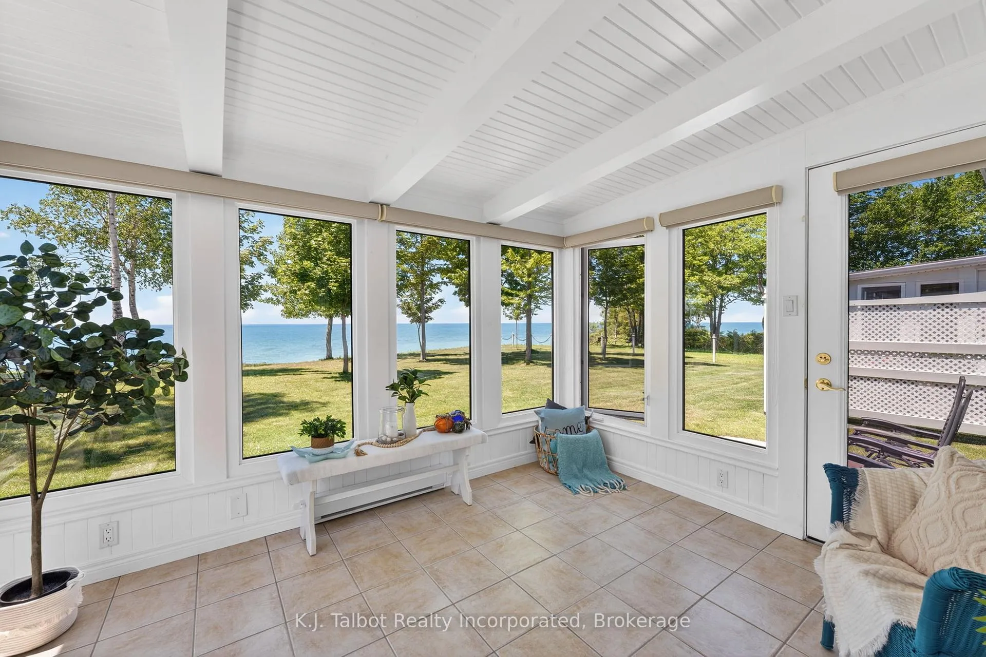 Photo 18 of 297 Bethune Crescent, Goderich, Goderich (Town) — HOMEH
