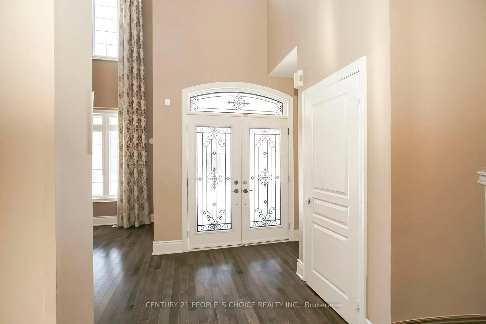 Photo 5 of 35 Morland Crescent, Aurora, Bayview Northeast — HOMEH