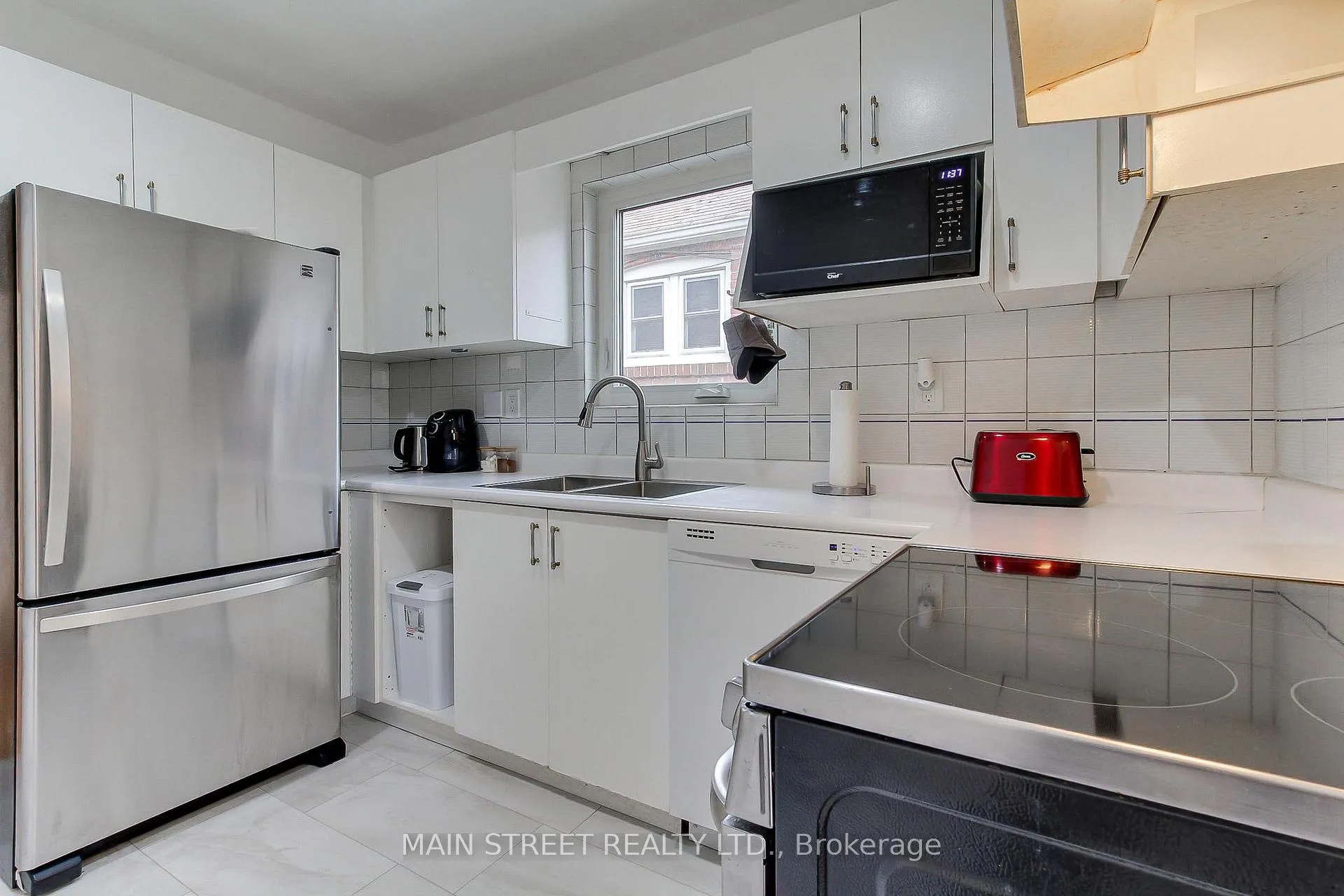 Photo 14 of 595 Northcliffe Boulevard, Toronto, Oakwood Village — HOMEH