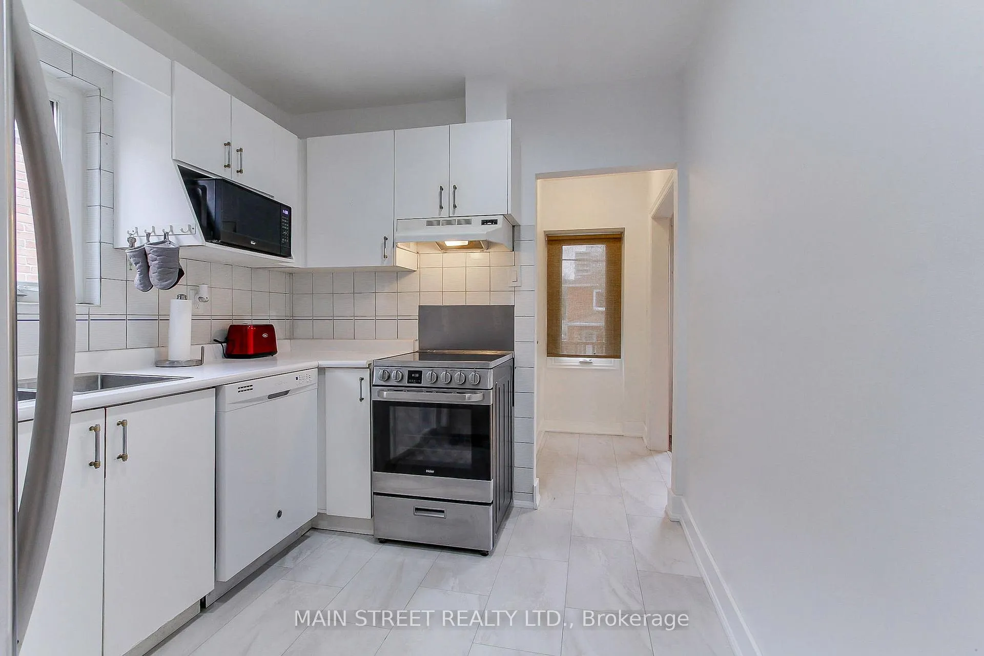 Photo 16 of 595 Northcliffe Boulevard, Toronto, Oakwood Village — HOMEH