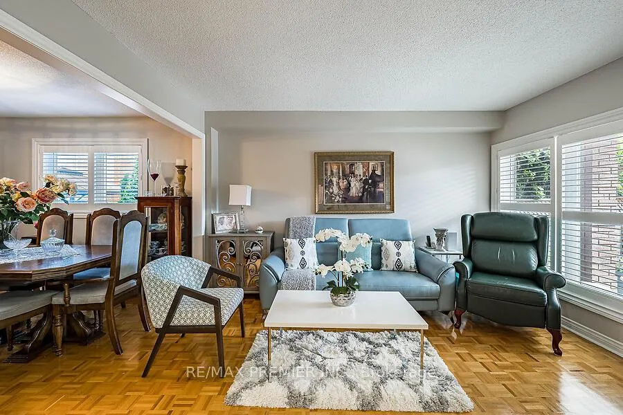 Photo 5 of 228 Veneto Drive, Vaughan, Vaughan Grove — HOMEH
