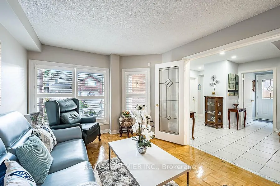 Photo 7 of 228 Veneto Drive, Vaughan, Vaughan Grove — HOMEH