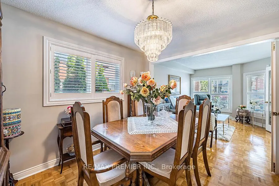 Photo 10 of 228 Veneto Drive, Vaughan, Vaughan Grove — HOMEH