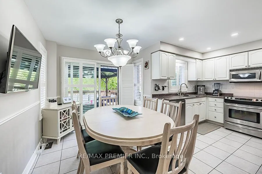 Photo 11 of 228 Veneto Drive, Vaughan, Vaughan Grove — HOMEH