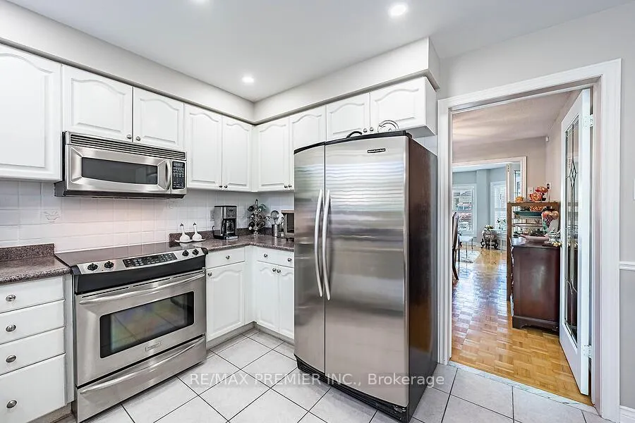 Photo 12 of 228 Veneto Drive, Vaughan, Vaughan Grove — HOMEH