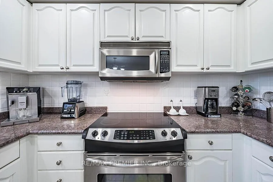 Photo 14 of 228 Veneto Drive, Vaughan, Vaughan Grove — HOMEH