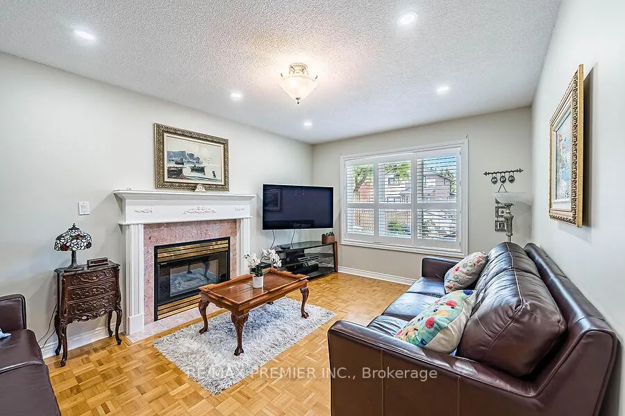 Photo 16 of 228 Veneto Drive, Vaughan, Vaughan Grove — HOMEH