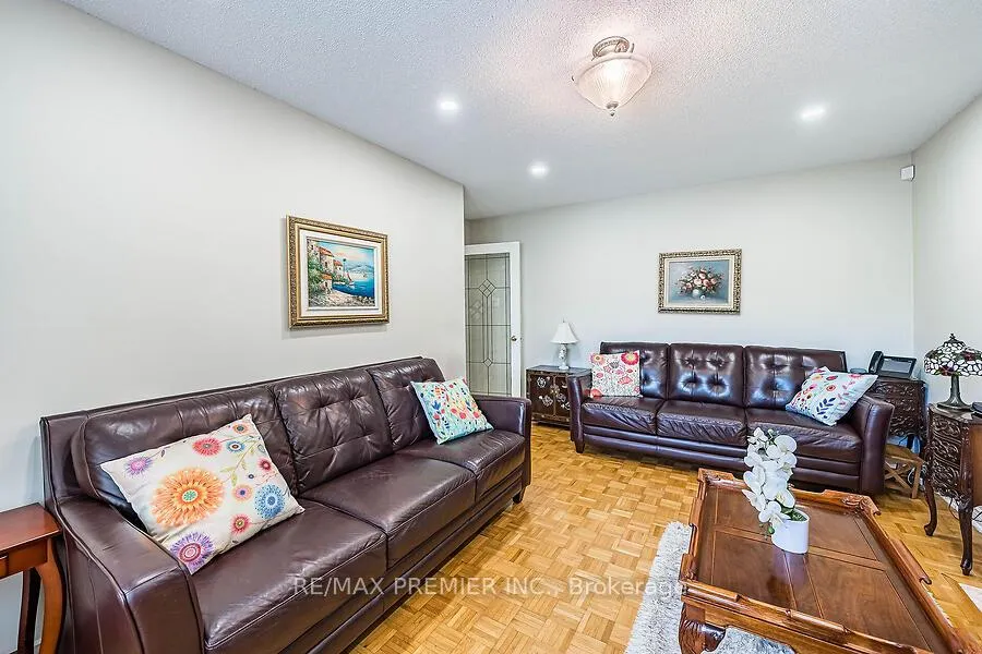 Photo 17 of 228 Veneto Drive, Vaughan, Vaughan Grove — HOMEH