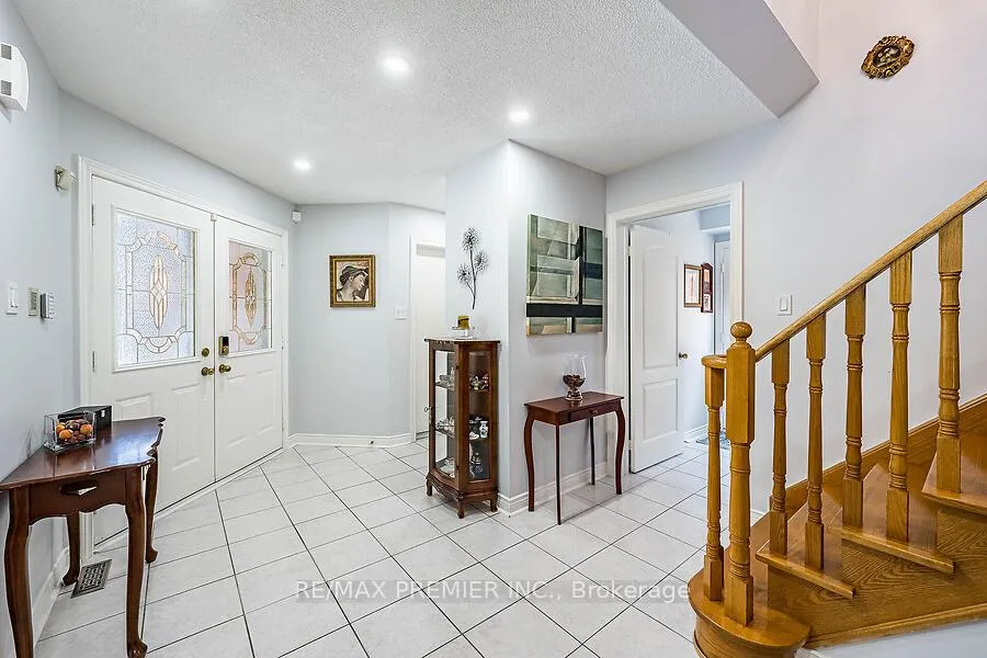 Photo 18 of 228 Veneto Drive, Vaughan, Vaughan Grove — HOMEH