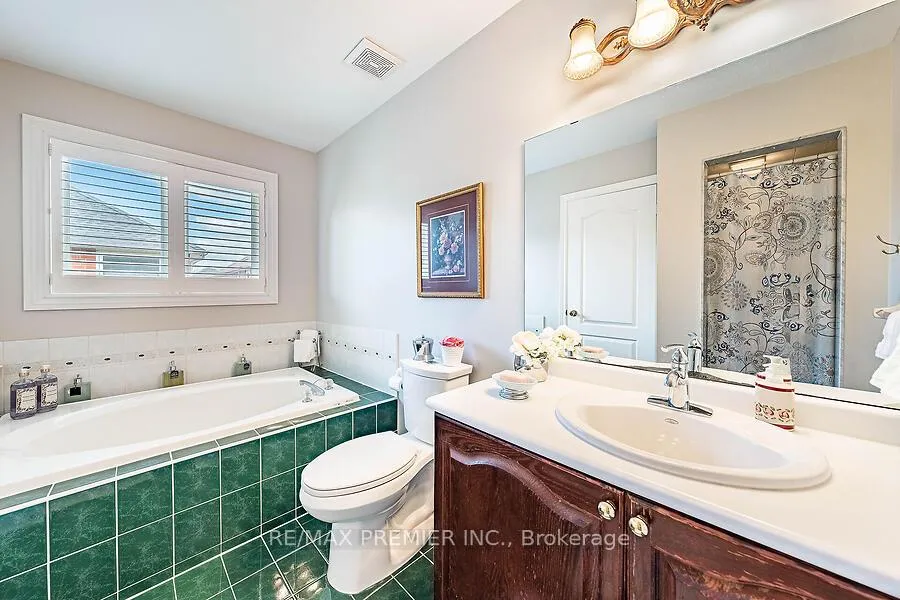 Photo 22 of 228 Veneto Drive, Vaughan, Vaughan Grove — HOMEH