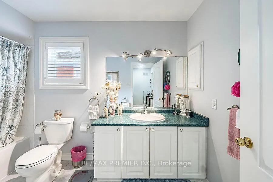 Photo 26 of 228 Veneto Drive, Vaughan, Vaughan Grove — HOMEH