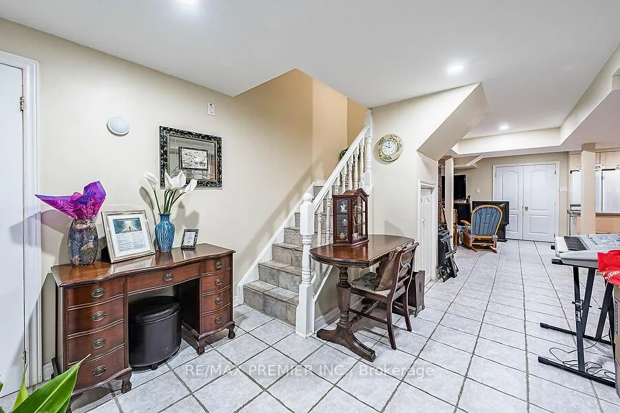 Photo 27 of 228 Veneto Drive, Vaughan, Vaughan Grove — HOMEH