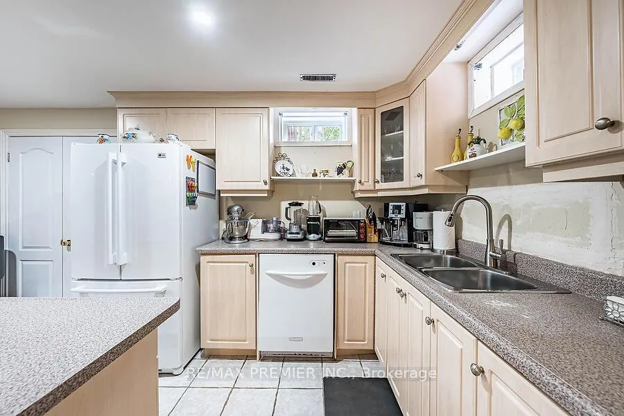 Photo 29 of 228 Veneto Drive, Vaughan, Vaughan Grove — HOMEH