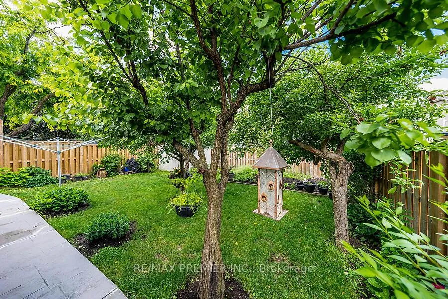 Photo 32 of 228 Veneto Drive, Vaughan, Vaughan Grove — HOMEH