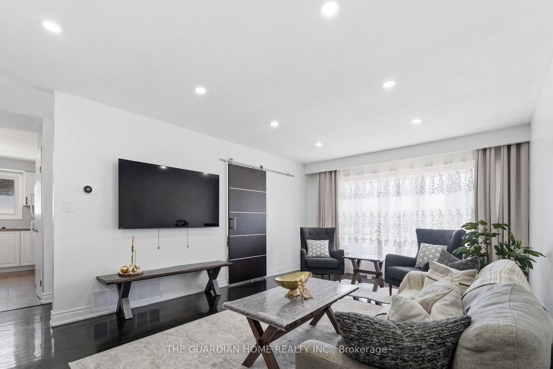 Photo 8 of 174 Harmony Road S, Oshawa, Donevan — HOMEH