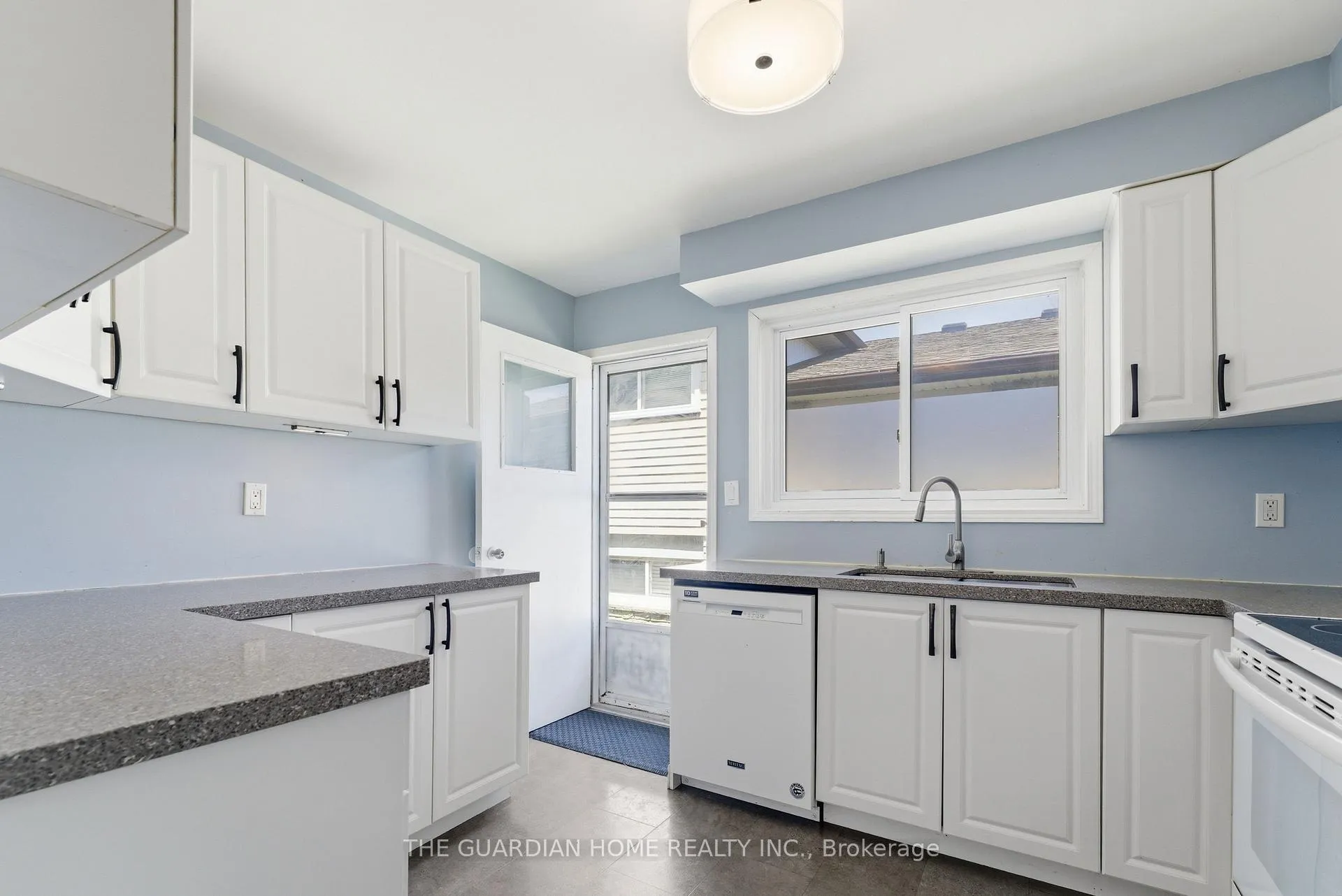 Photo 16 of 174 Harmony Road S, Oshawa, Donevan — HOMEH