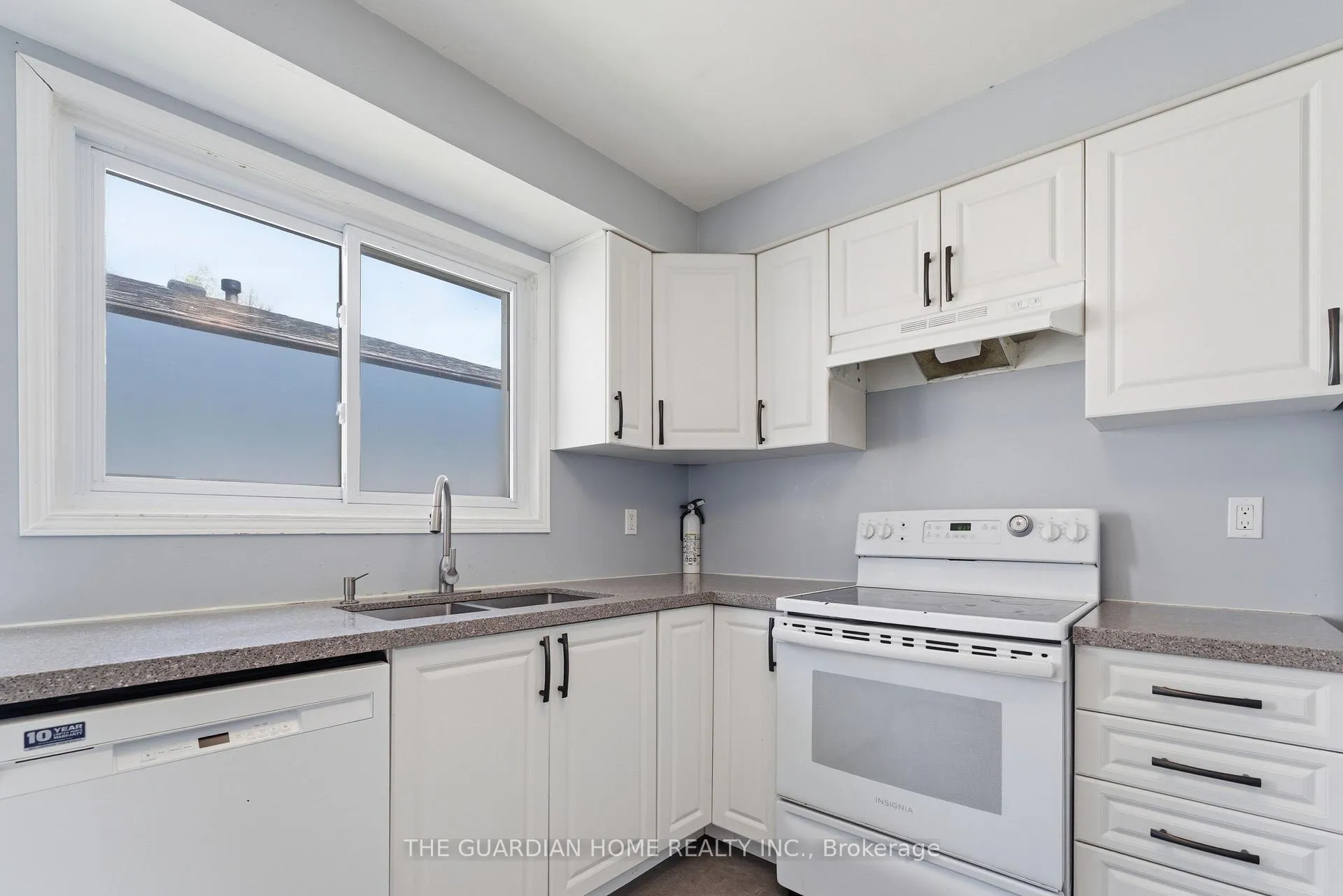 Photo 17 of 174 Harmony Road S, Oshawa, Donevan — HOMEH