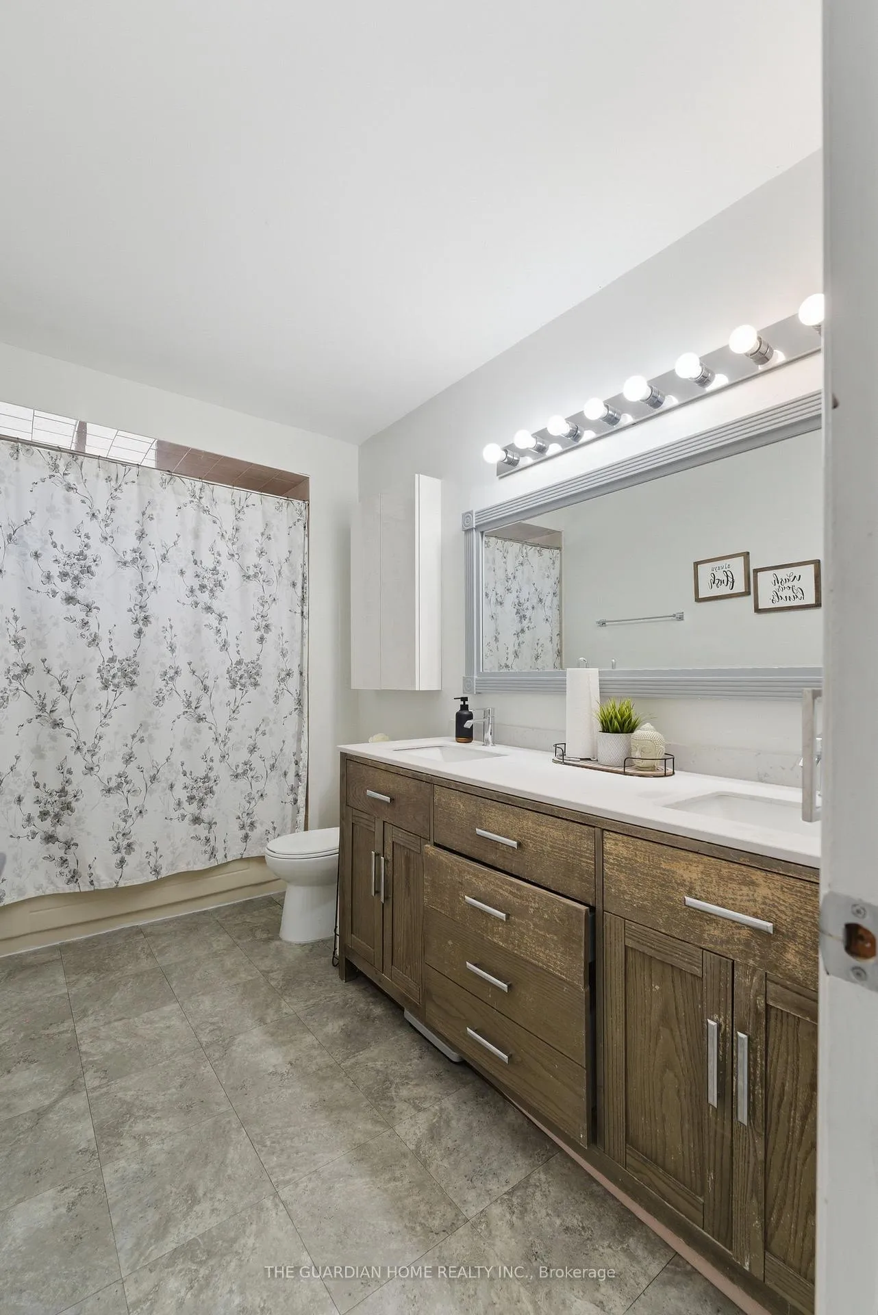Photo 20 of 174 Harmony Road S, Oshawa, Donevan — HOMEH