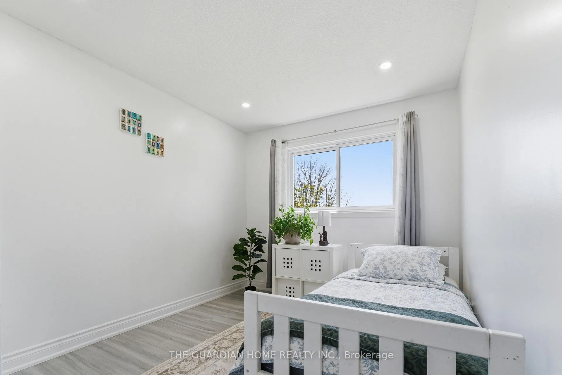 Photo 21 of 174 Harmony Road S, Oshawa, Donevan — HOMEH