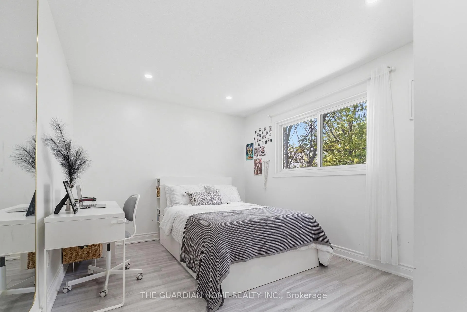 Photo 23 of 174 Harmony Road S, Oshawa, Donevan — HOMEH