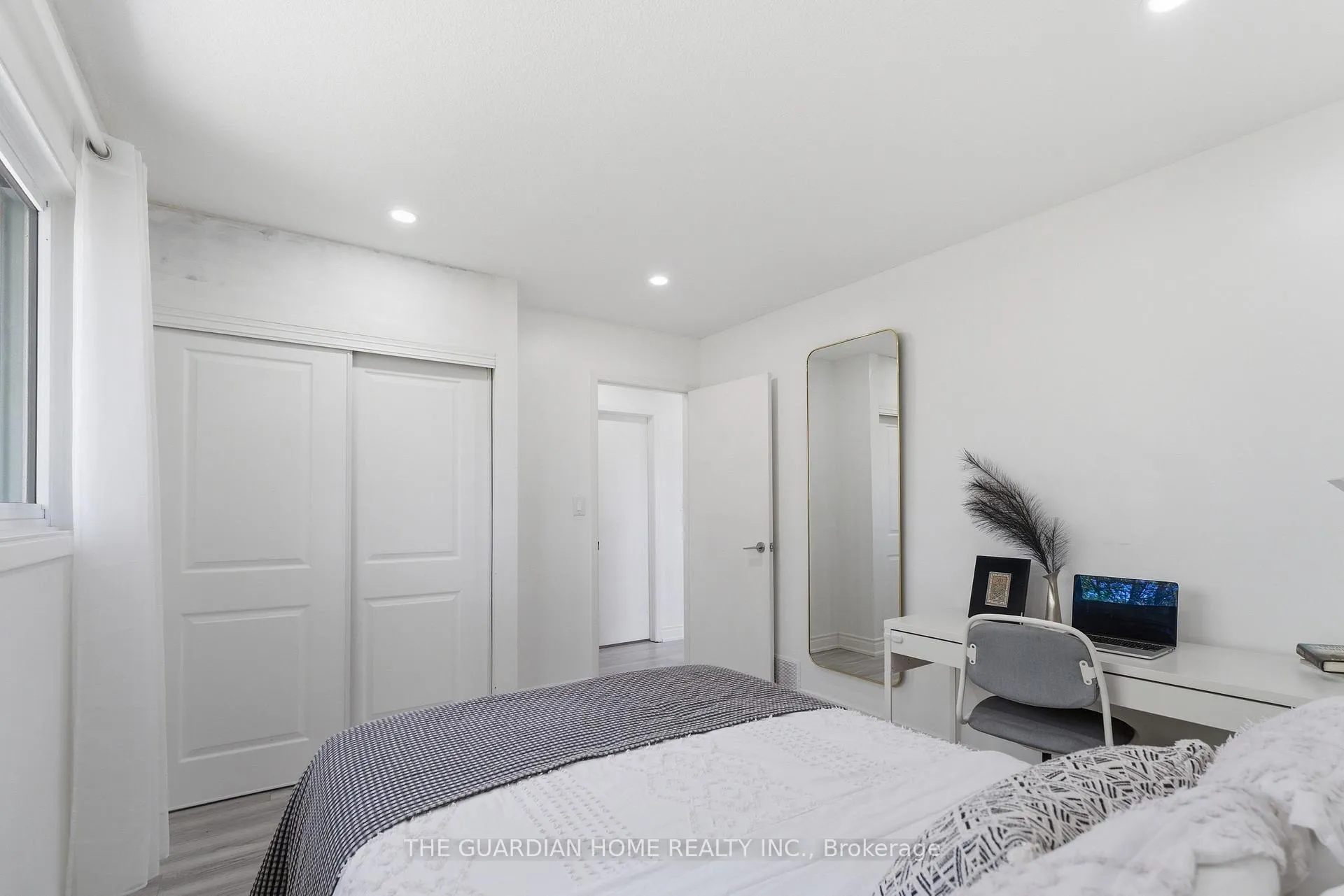 Photo 25 of 174 Harmony Road S, Oshawa, Donevan — HOMEH