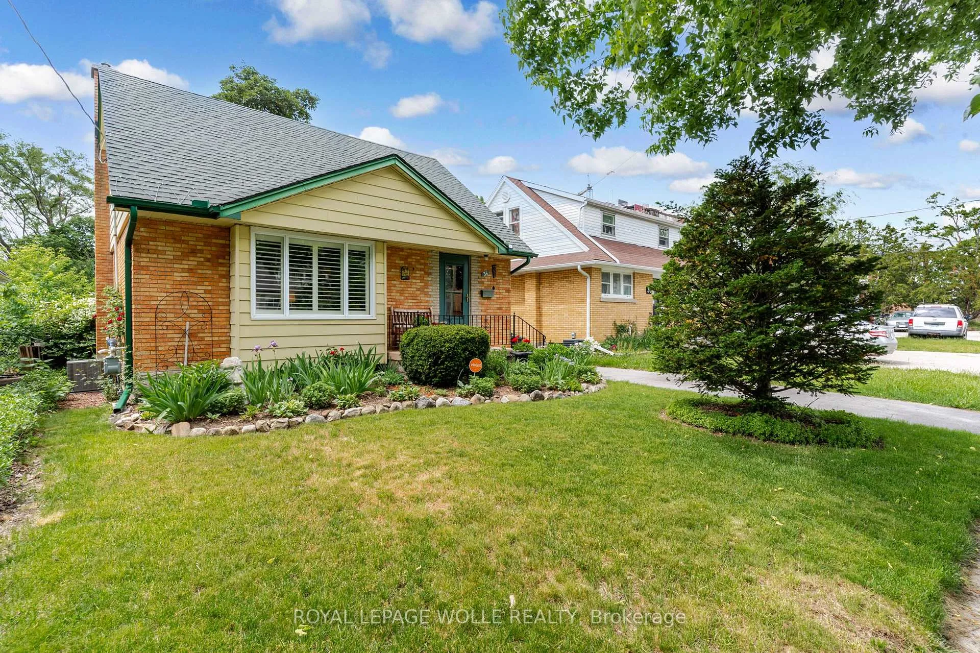 Photo 3 of 34 6 Avenue, Kitchener — HOMEH