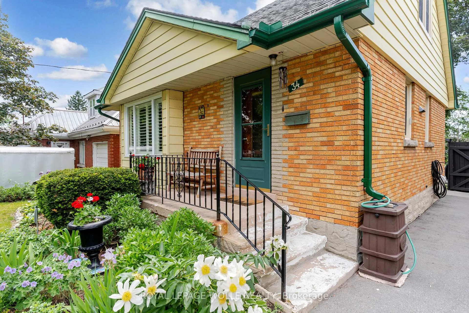 Photo 4 of 34 6 Avenue, Kitchener — HOMEH