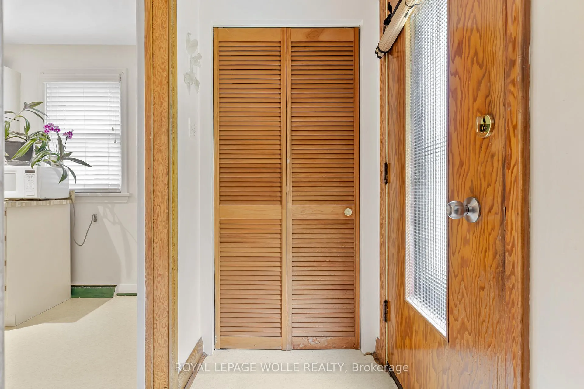 Photo 5 of 34 6 Avenue, Kitchener — HOMEH